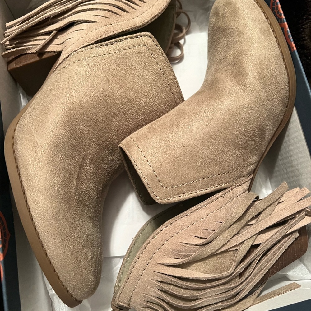 Heeled booties